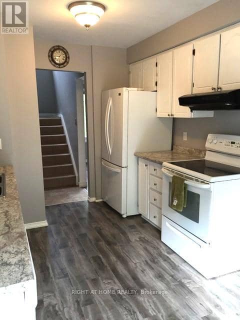 23 Carlton Road, Barrie, photo 4