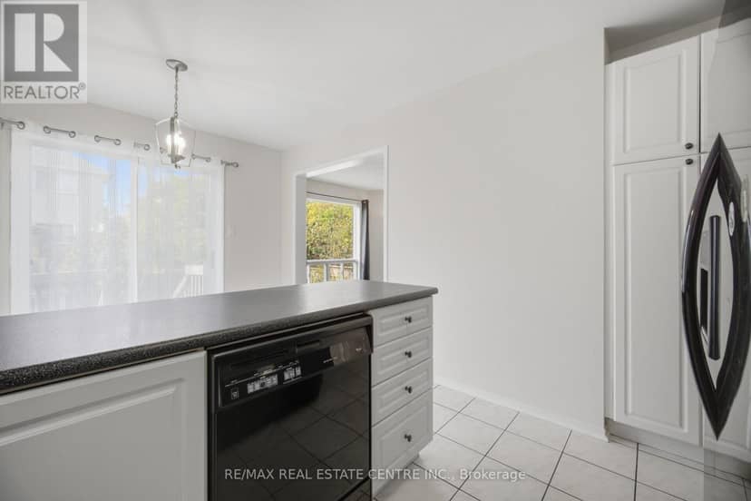 3727 Althorpe Circle — photo 12 of 40
