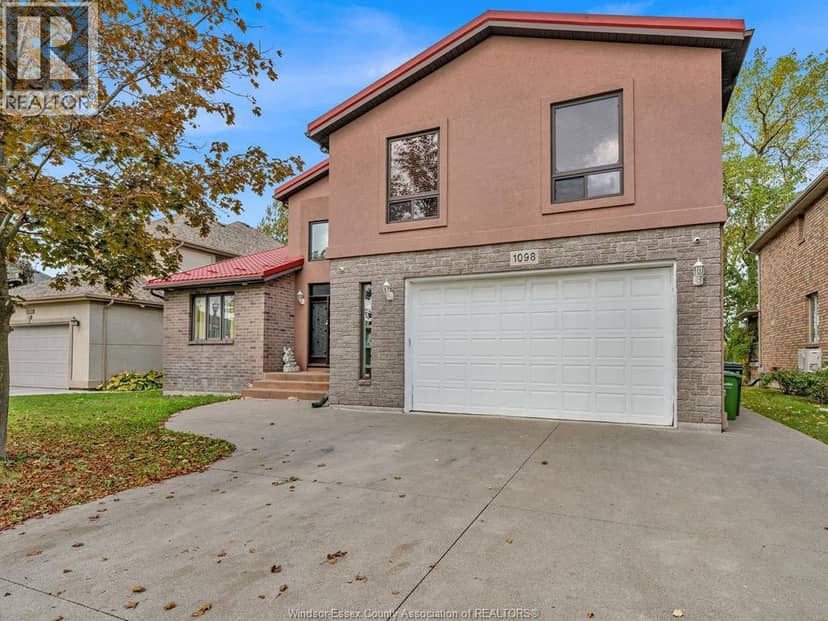 1098 Stoneybrook Crescent — photo 1 of 40