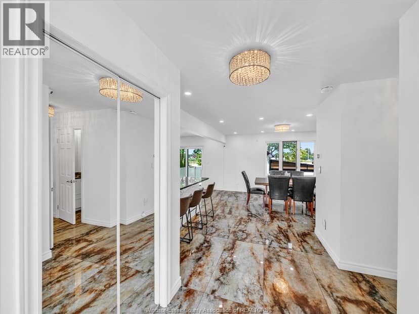 1098 Stoneybrook Crescent — photo 7 of 40