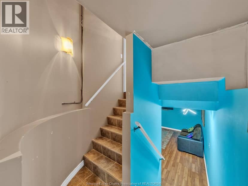 1098 Stoneybrook Crescent — photo 36 of 40