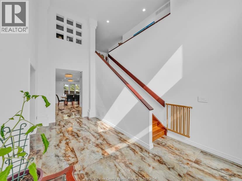 1098 Stoneybrook Crescent — photo 5 of 40