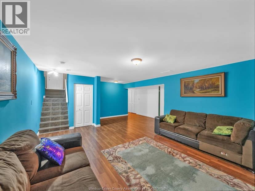 1098 Stoneybrook Crescent — photo 37 of 40