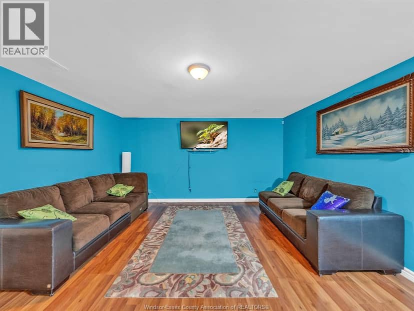 1098 Stoneybrook Crescent — photo 38 of 40