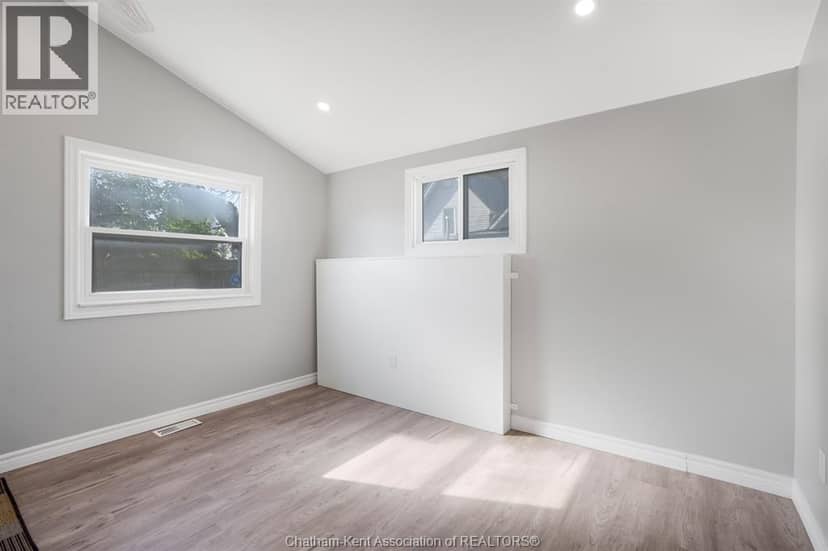 32 Foster STREET — photo 17 of 35