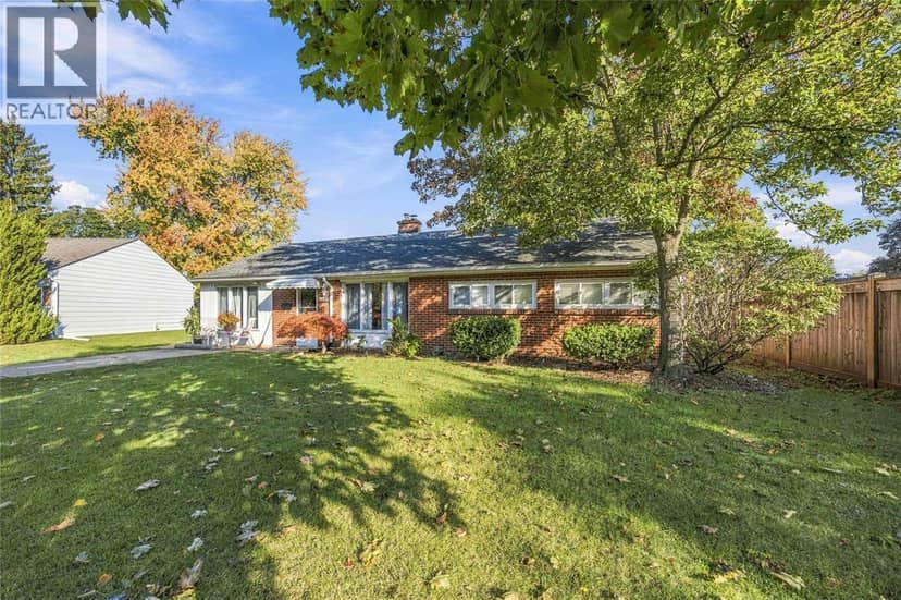 914 Retlaw DRIVE — photo 1 of 33