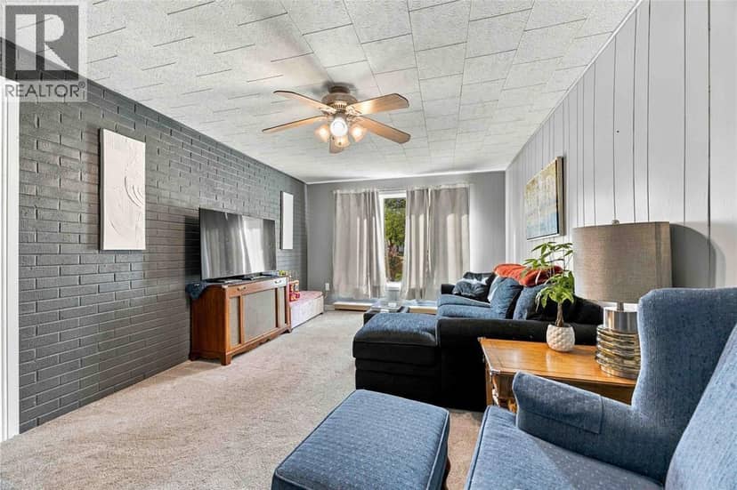 914 Retlaw DRIVE — photo 24 of 33