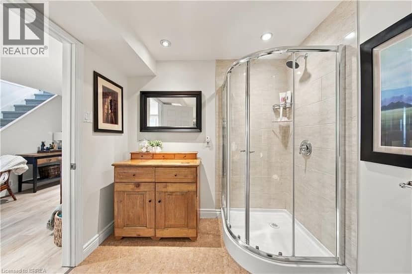 447 KING EDWARD Street — photo 36 of 40