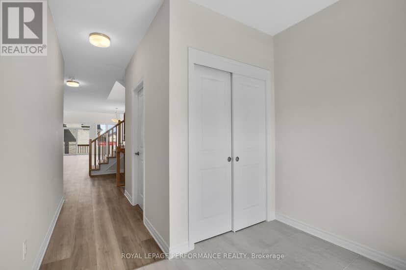 550 Paakanaak Avenue, Ottawa, photo 4