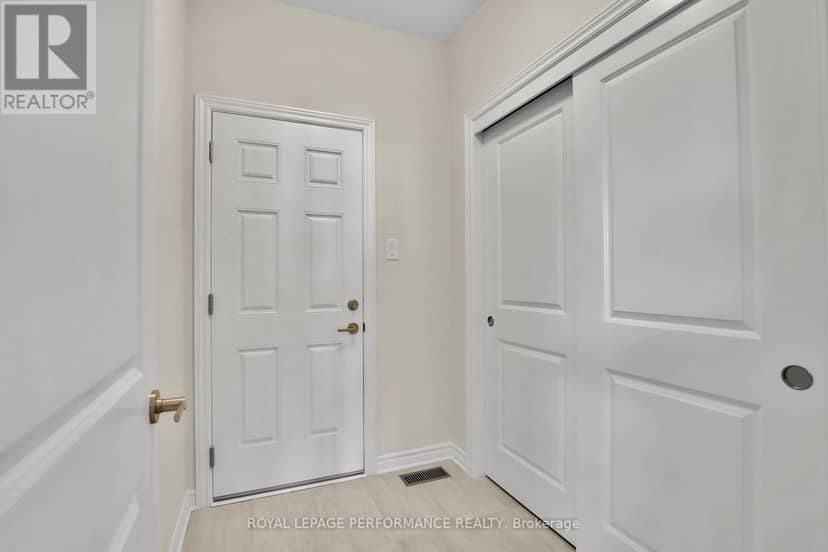 550 Paakanaak Avenue, Ottawa, photo 6