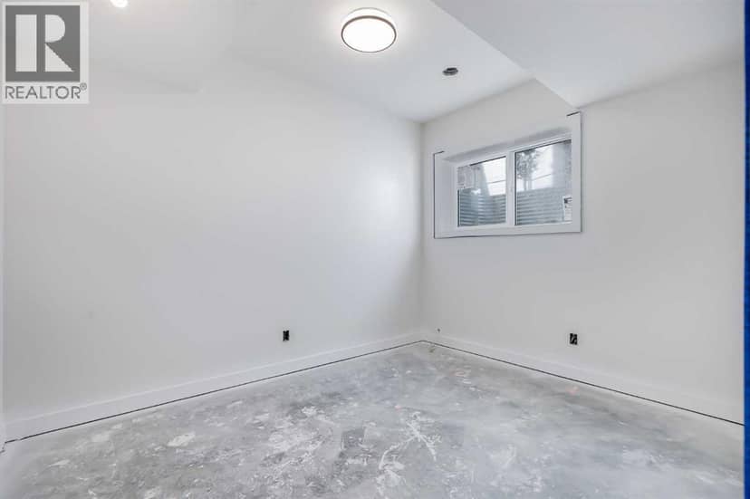 844 Hampshire Crescent NE — photo 34 of 40