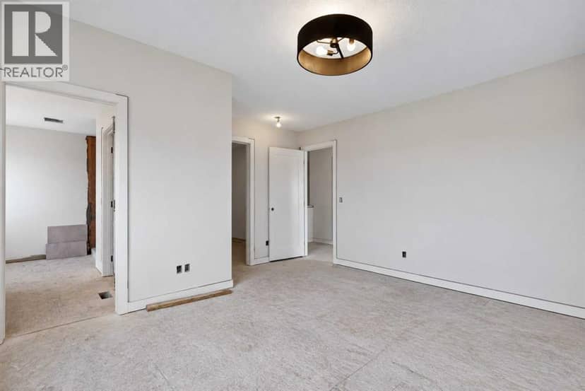 844 Hampshire Crescent NE — photo 21 of 40