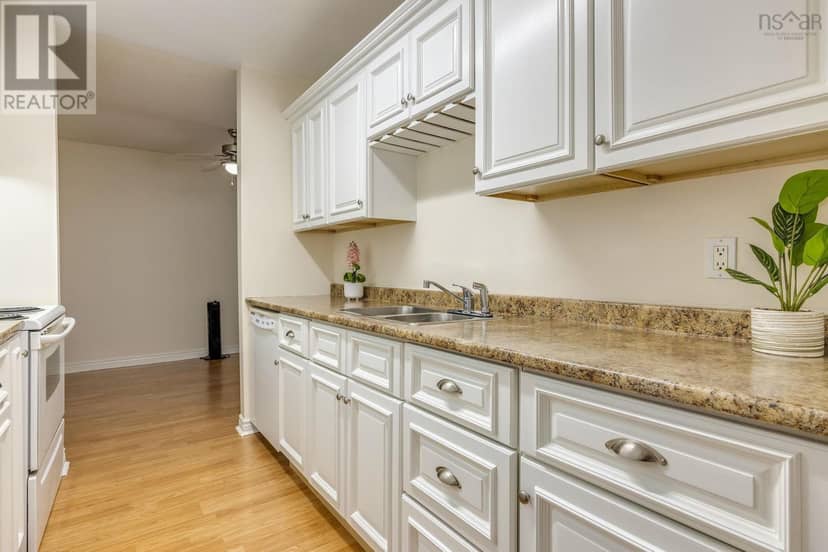 417 15 Langbrae Drive — photo 9 of 35