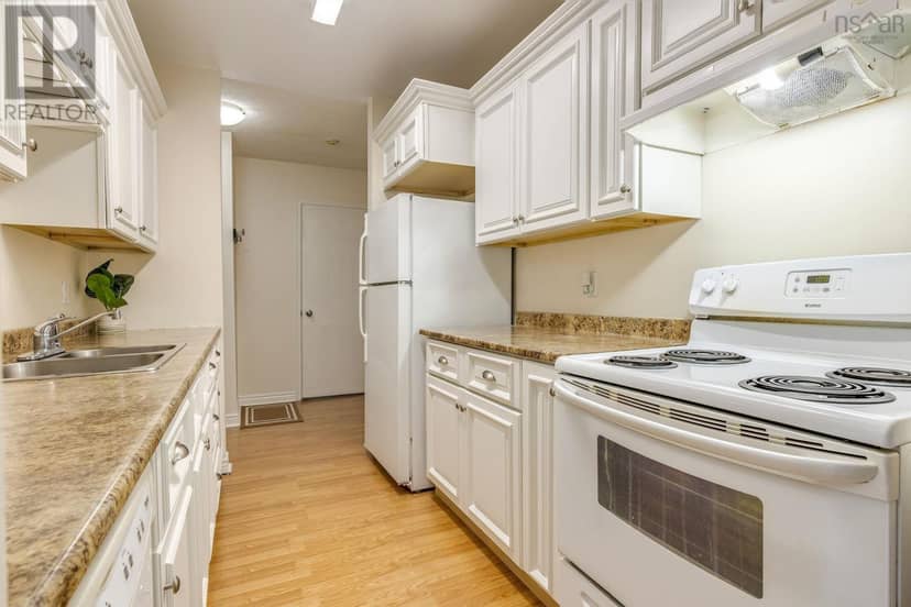 417 15 Langbrae Drive — photo 8 of 35