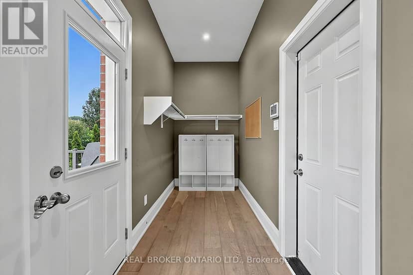 64 Manor Glen Crescent — photo 18 of 40