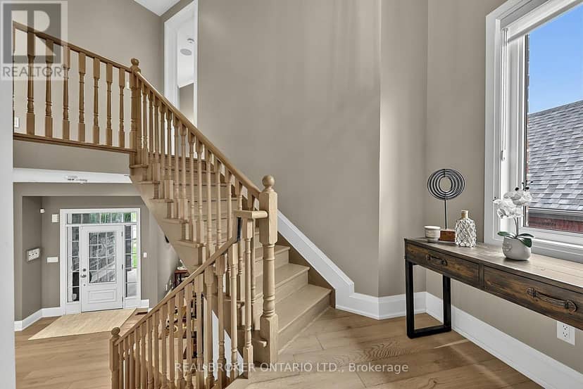 64 Manor Glen Crescent — photo 21 of 40