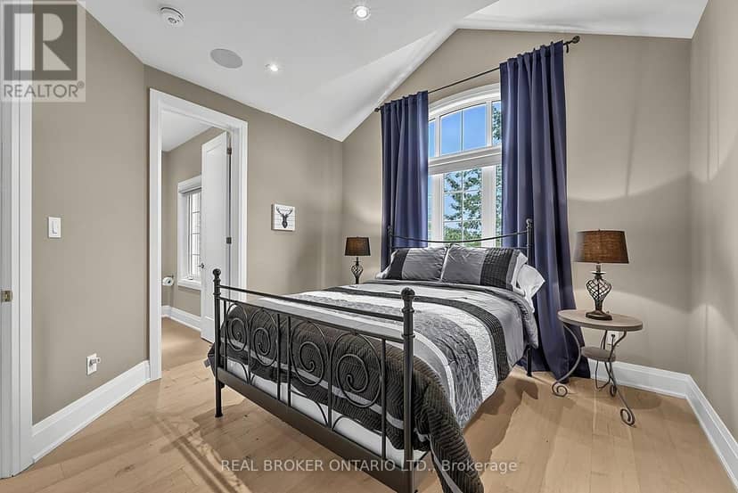 64 Manor Glen Crescent — photo 31 of 40