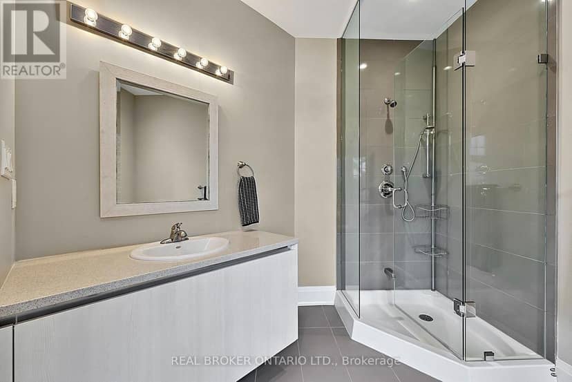 64 Manor Glen Crescent — photo 32 of 40