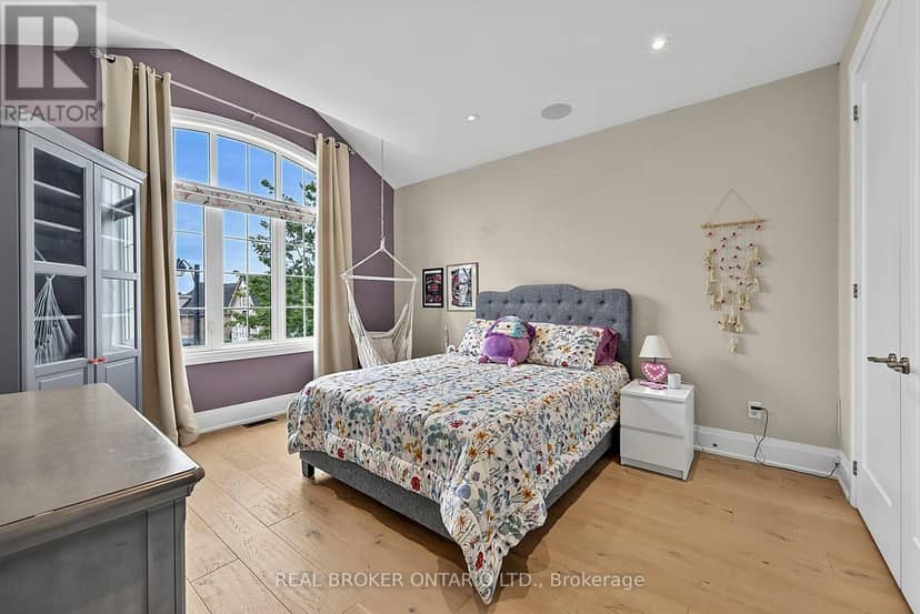 64 Manor Glen Crescent — photo 33 of 40