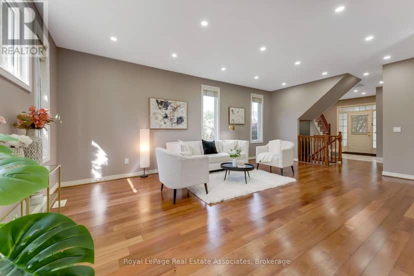 406 Sandy Cove Crescent — photo 3 of 37