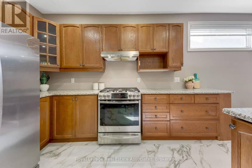 406 Sandy Cove Crescent — photo 9 of 37