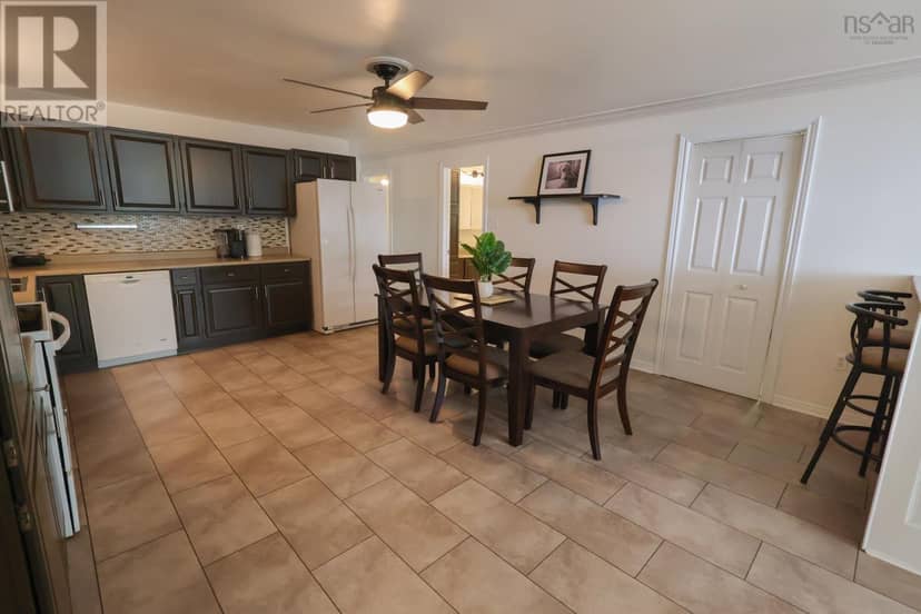 21 Lakeview Road — photo 9 of 40