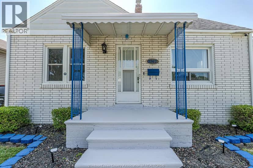 2367 Meighen — photo 3 of 26