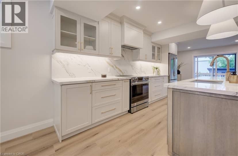 34 MOORE Avenue N, Waterloo, photo 3