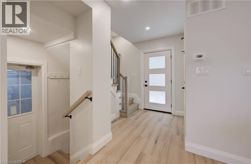 34 MOORE Avenue N, Waterloo, photo 2