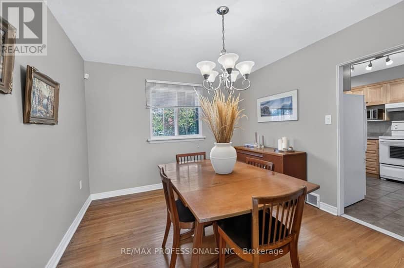 2467 Edenhurst Drive — photo 9 of 40