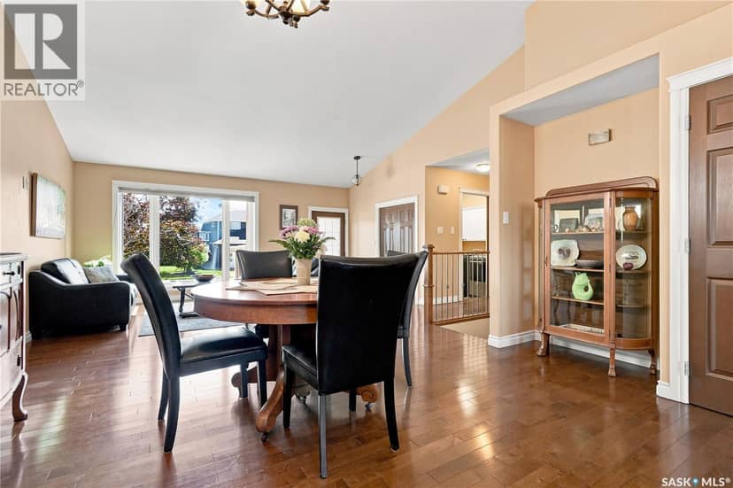 506 Antler CRESCENT — photo 10 of 40