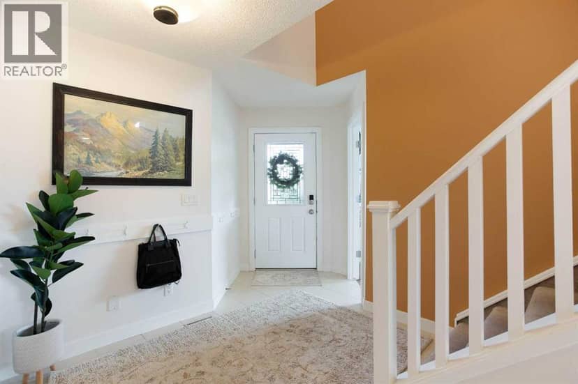 2 Kingston View SE, Airdrie, photo 2