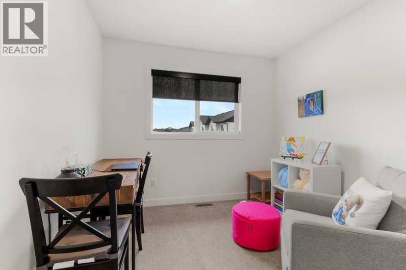 32 Iron Gate Boulevard — photo 13 of 32