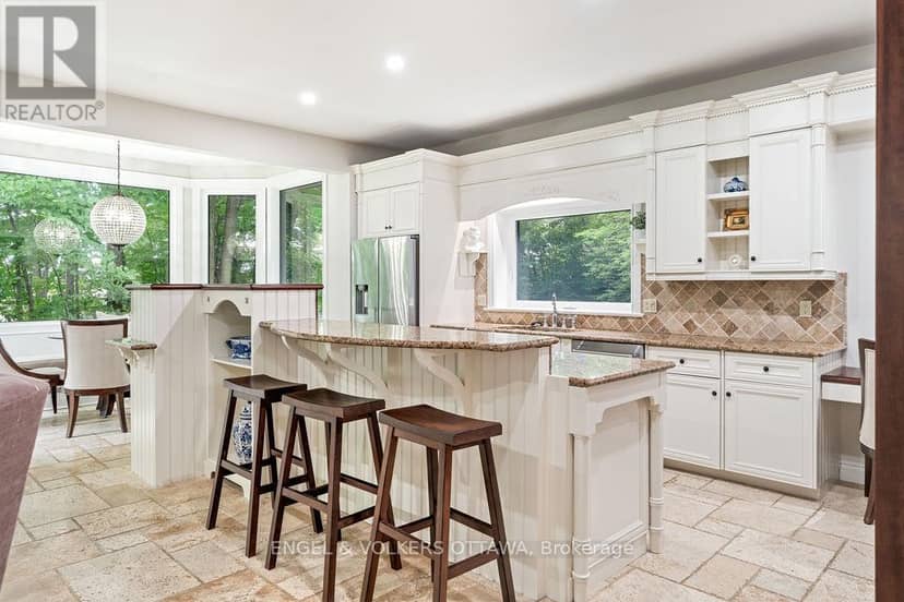 1412 Houston Crescent — photo 12 of 40