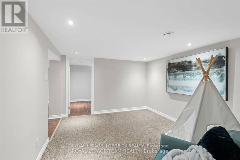 80 St Claire Avenue — photo 17 of 26