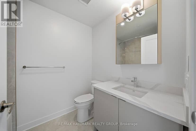 2601 - 180 George Street — photo 17 of 35