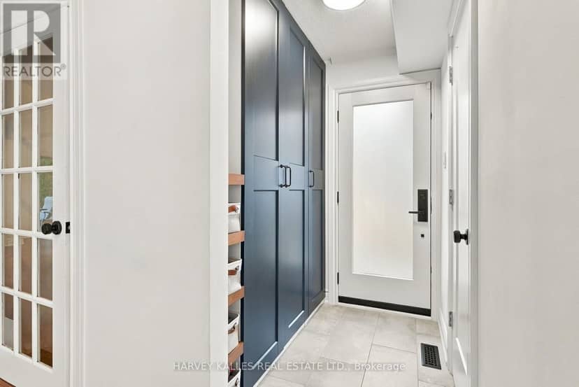4181 Stonemason Crescent — photo 3 of 40
