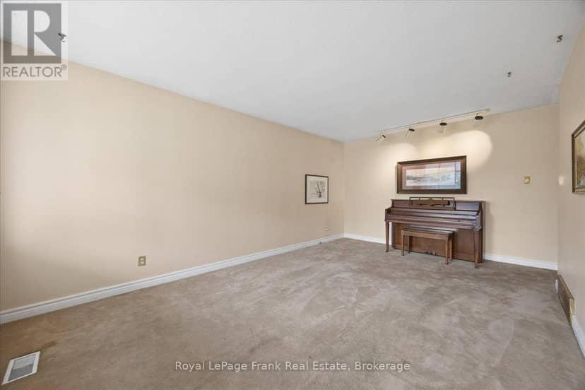 10 Sunicrest Boulevard — photo 8 of 31