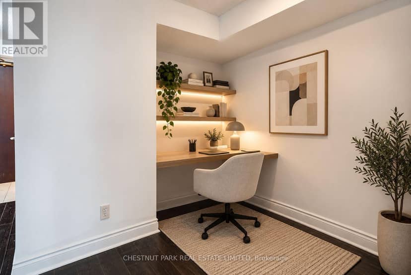 1008 - 30 Grand Trunk Crescent — photo 14 of 36