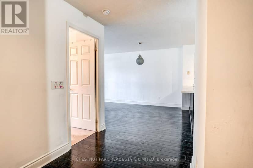 1008 - 30 Grand Trunk Crescent — photo 15 of 36