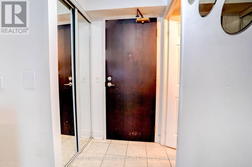 1008 - 30 Grand Trunk Crescent — photo 22 of 36