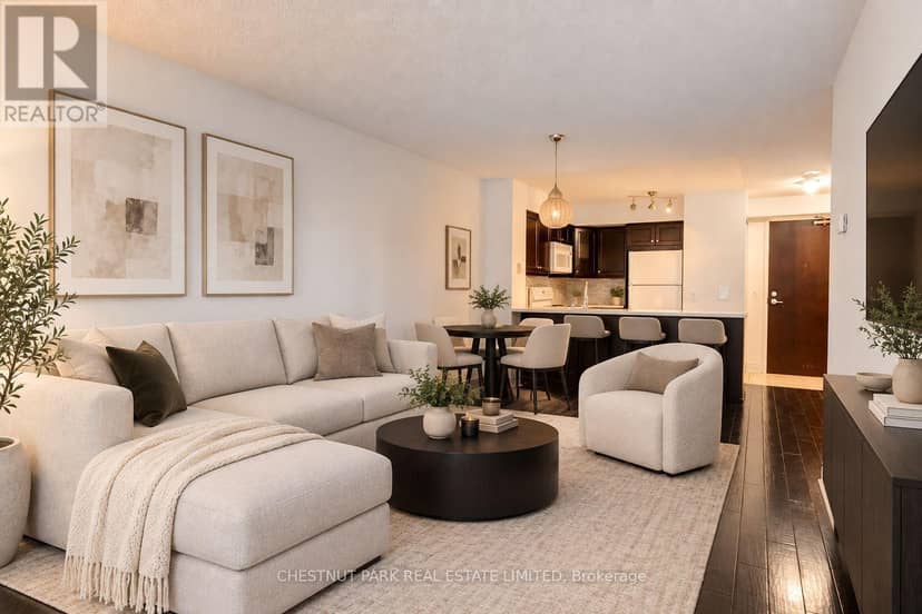 1008 - 30 Grand Trunk Crescent — photo 4 of 36
