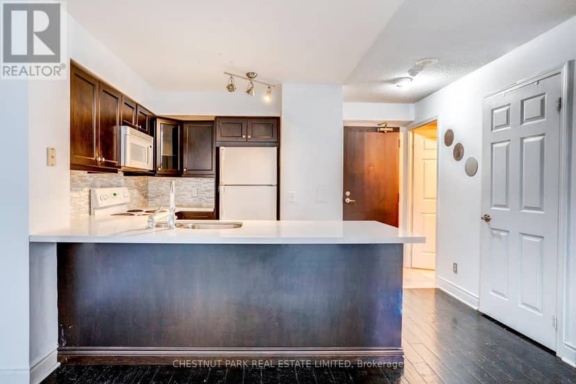 1008 - 30 Grand Trunk Crescent — photo 8 of 36