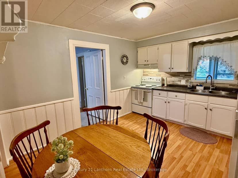 28 Madoc Street — photo 18 of 23