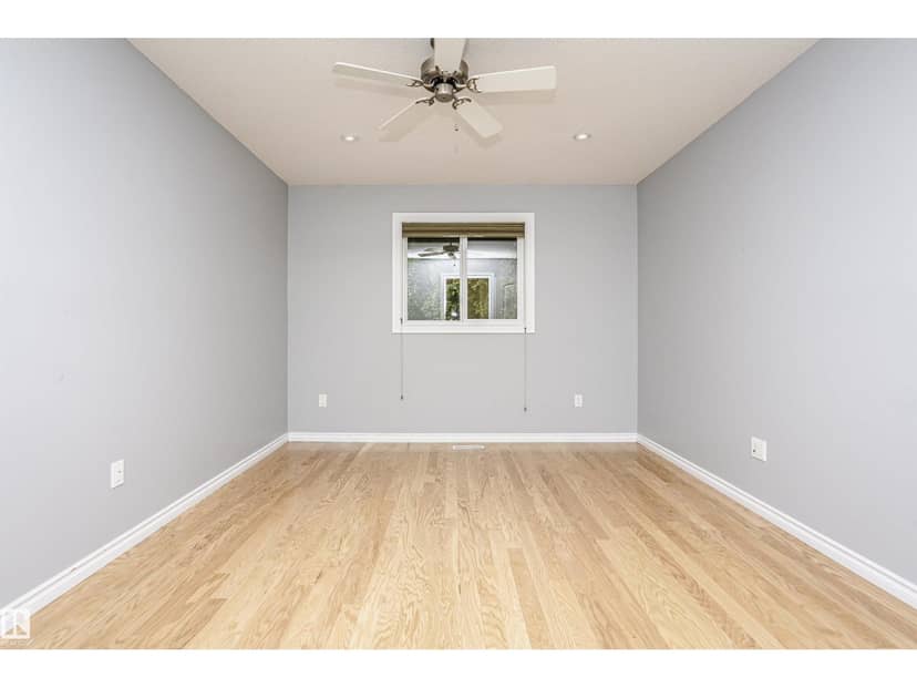 4908 49 ST — photo 21 of 40