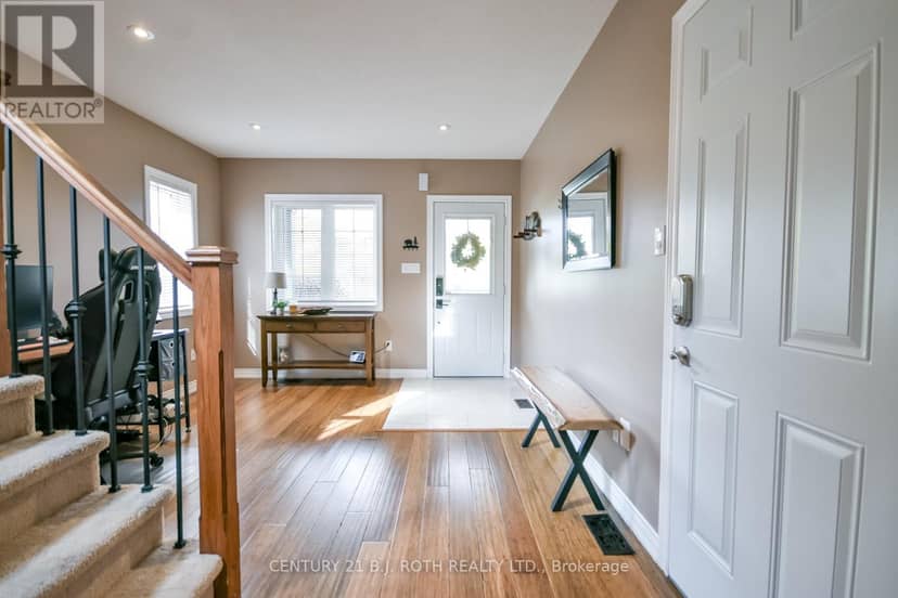 114 Stonemount Crescent, Essa, photo 4