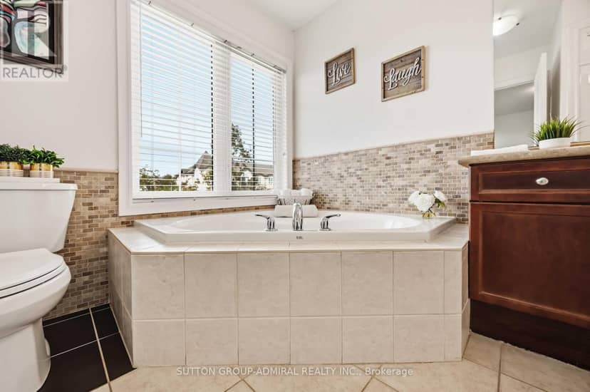 4 - 71 Puccini Drive — photo 22 of 31
