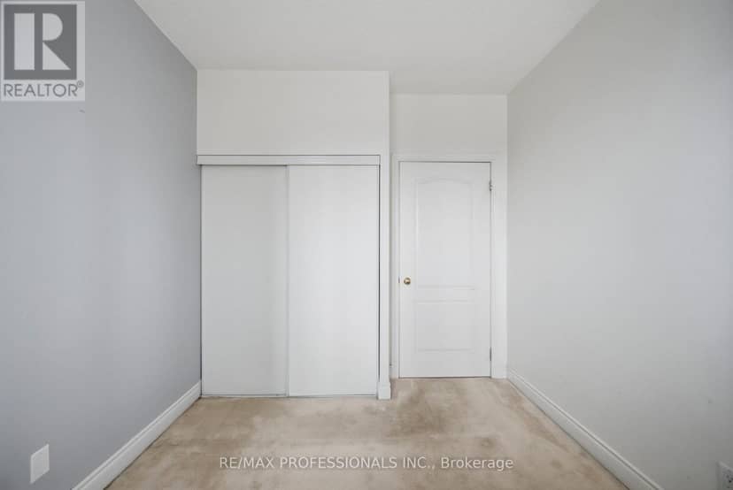 901 - 2 Aberfoyle Crescent N — photo 17 of 27