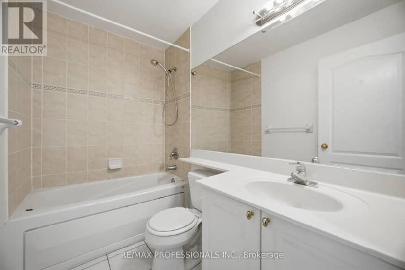 901 - 2 Aberfoyle Crescent N — photo 19 of 27