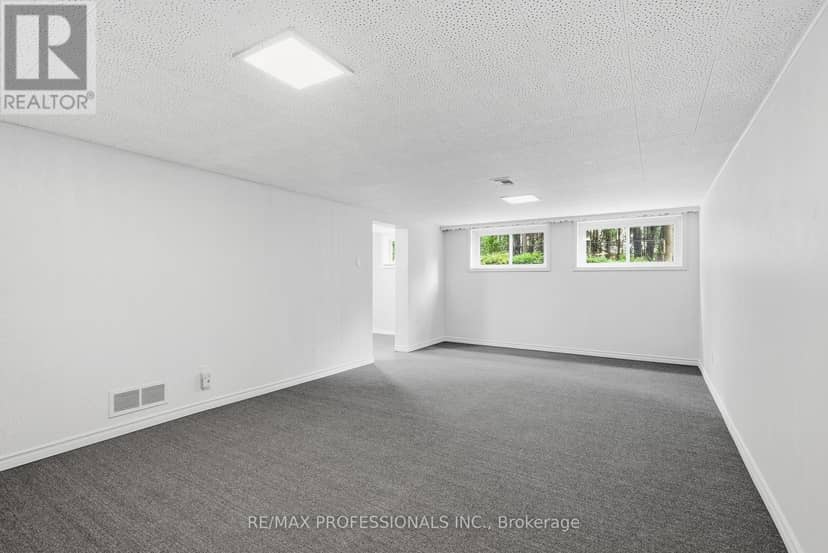 45 Fernalroy Boulevard — photo 32 of 40